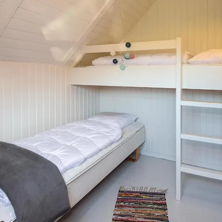 Four-bedroom Holiday In Blåvand